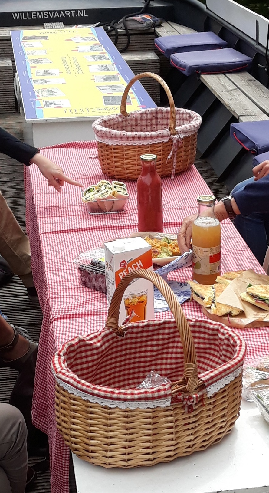 Umtrunk & Mittagessen